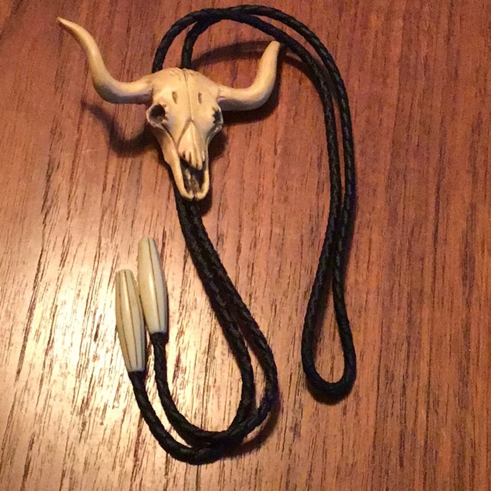 Bolo Tie Bob Jager signed hand carved